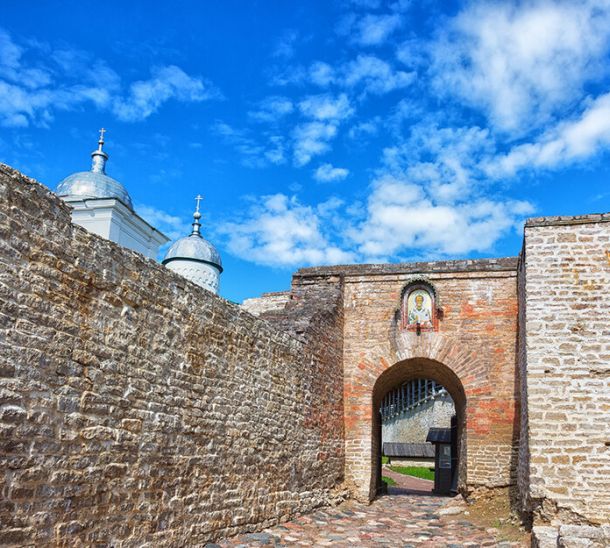 Экскурсия Изборск и Печоры