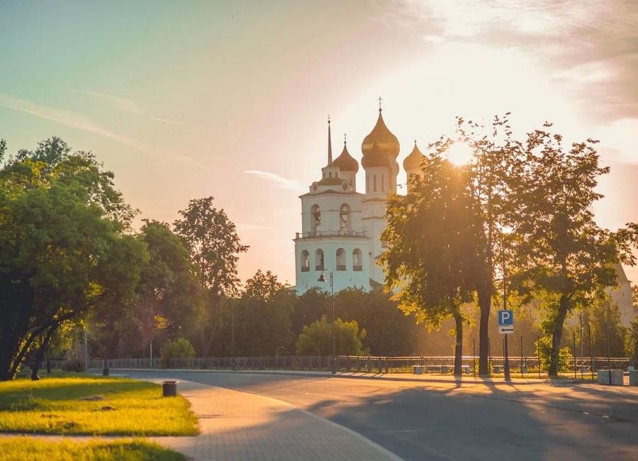 Любуемся Псковом. Господи, какой большой город! Точно Париж!…